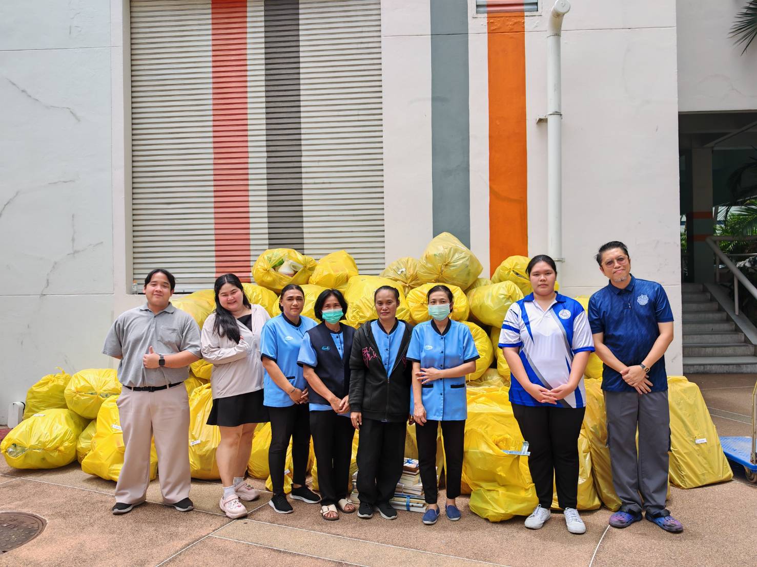 🧱 Green Office สู่ Zero Waste: สำนักหอสมุดกลาง มจพ. บริจาคขยะรีไซเคิลต่อเนื่องปีที่ 2